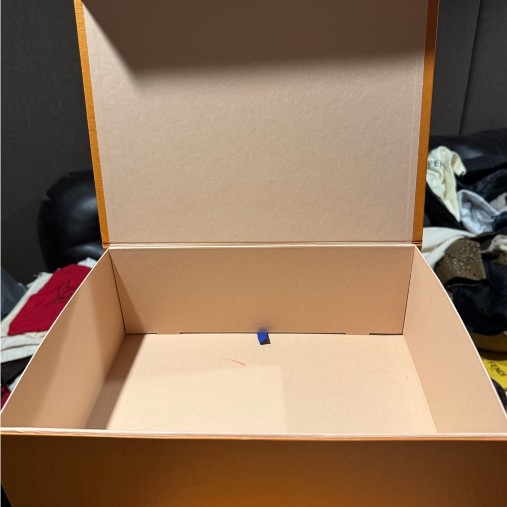 Louis Vuitton Gift Box - Picture 5 of 13